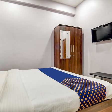 Spot On 76764 Hotel Lux Ιντόρ Εξωτερικό φωτογραφία