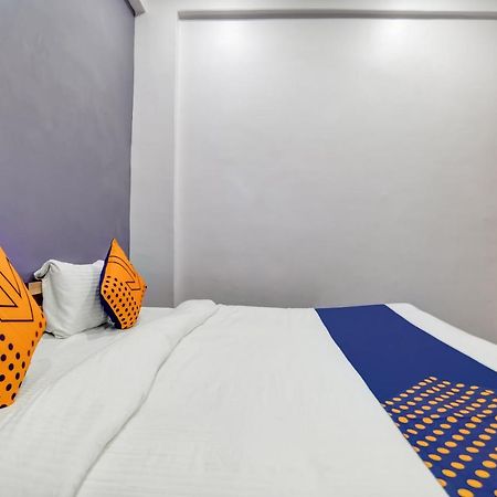 Spot On 76764 Hotel Lux Ιντόρ Εξωτερικό φωτογραφία