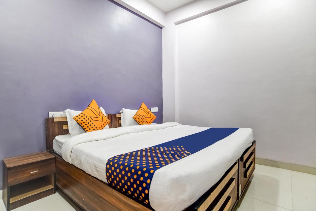 Spot On 76764 Hotel Lux Ιντόρ Εξωτερικό φωτογραφία
