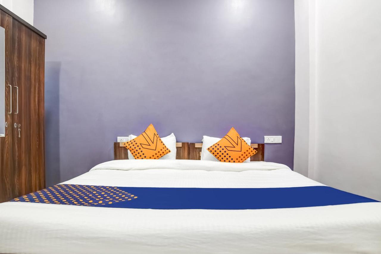 Spot On 76764 Hotel Lux Ιντόρ Εξωτερικό φωτογραφία