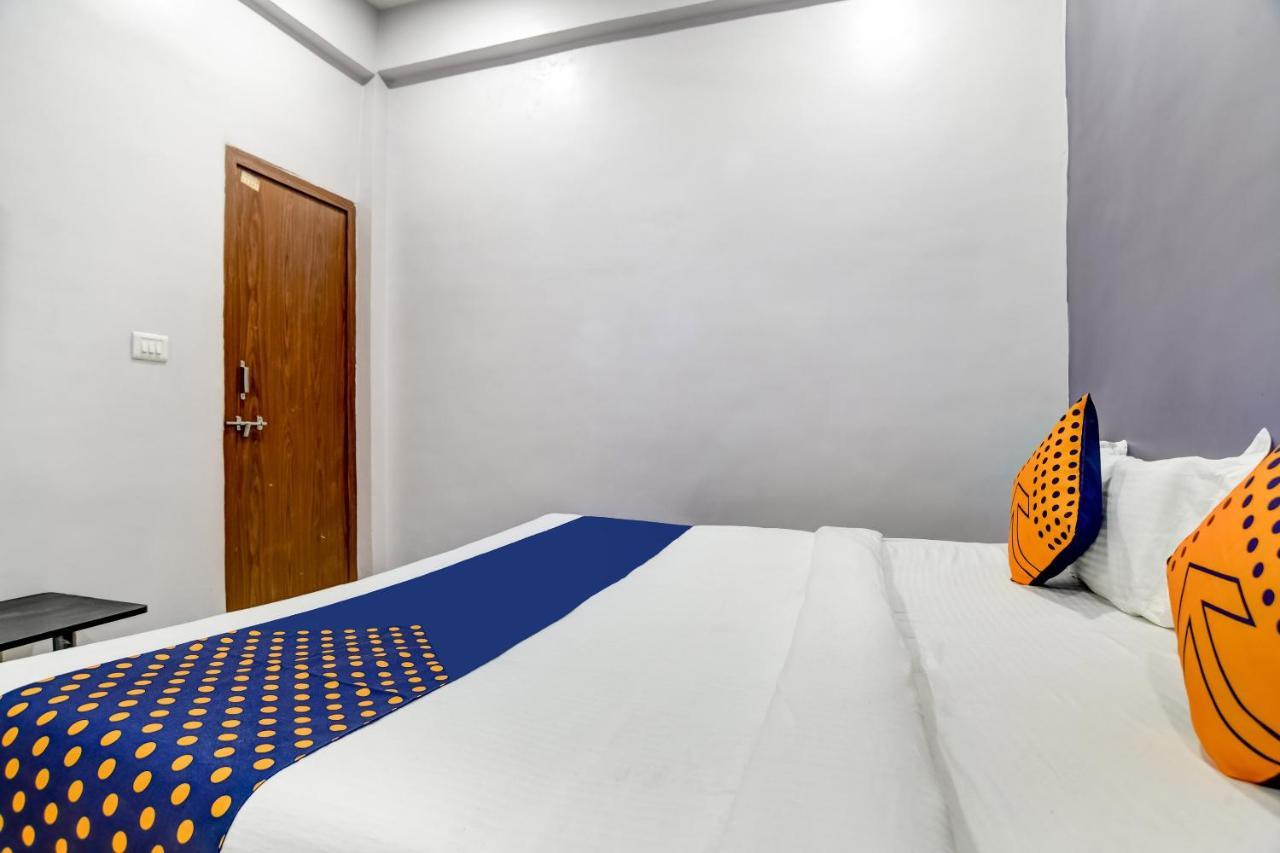 Spot On 76764 Hotel Lux Ιντόρ Εξωτερικό φωτογραφία