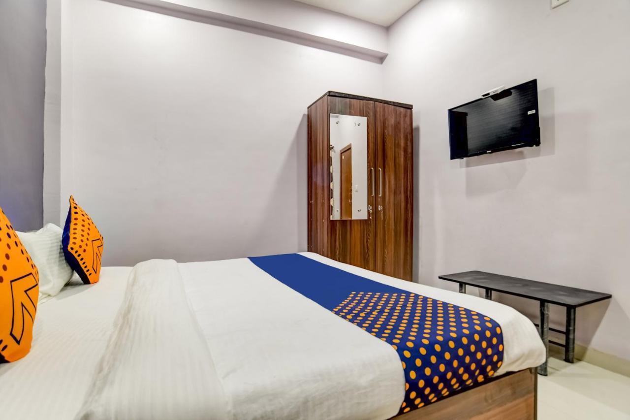 Spot On 76764 Hotel Lux Ιντόρ Εξωτερικό φωτογραφία
