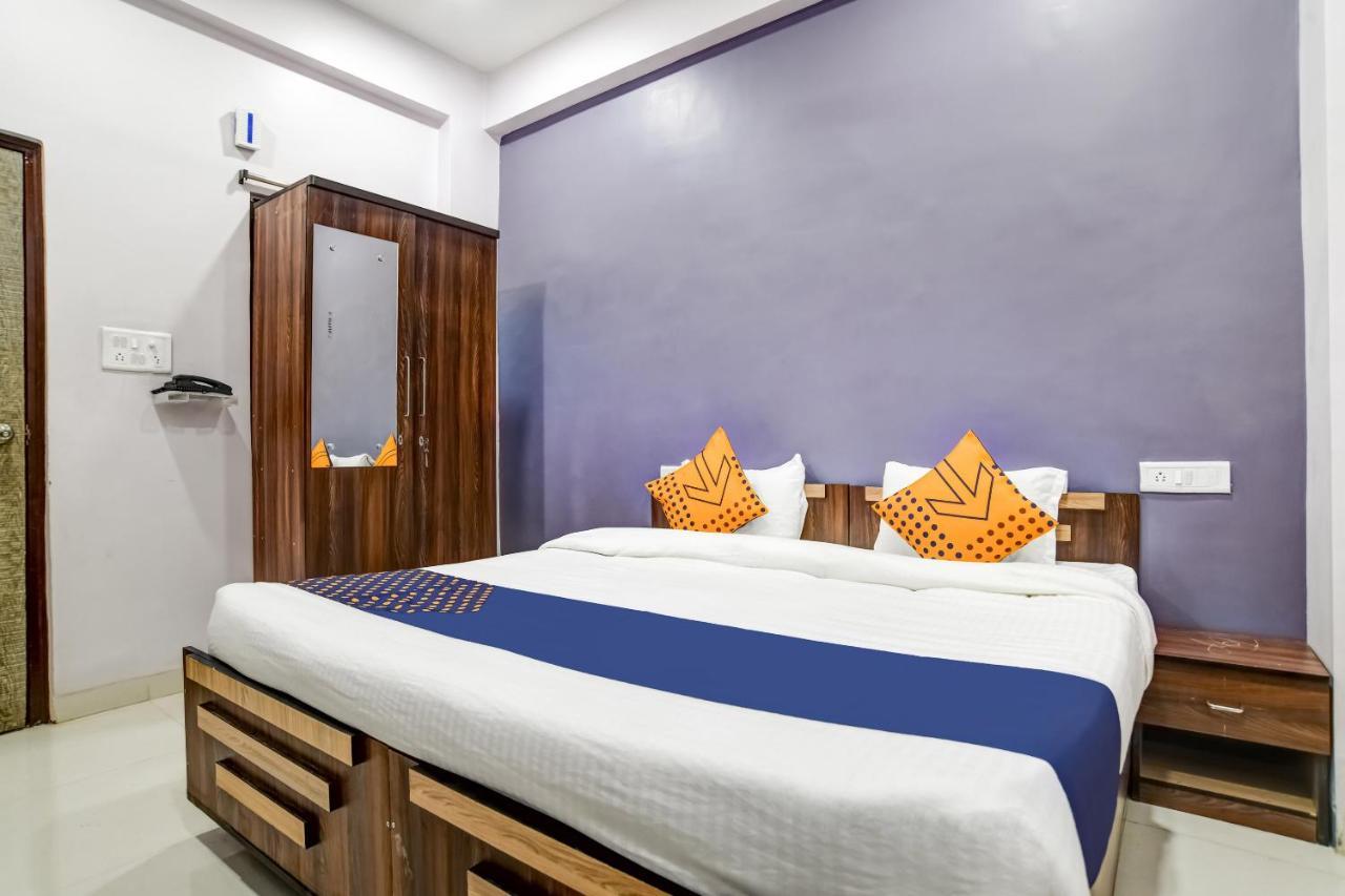 Spot On 76764 Hotel Lux Ιντόρ Εξωτερικό φωτογραφία