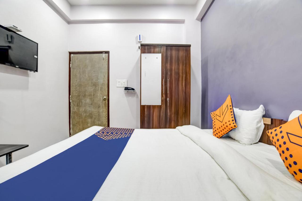 Spot On 76764 Hotel Lux Ιντόρ Εξωτερικό φωτογραφία