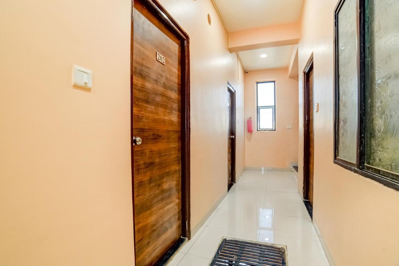 Spot On 76764 Hotel Lux Ιντόρ Εξωτερικό φωτογραφία