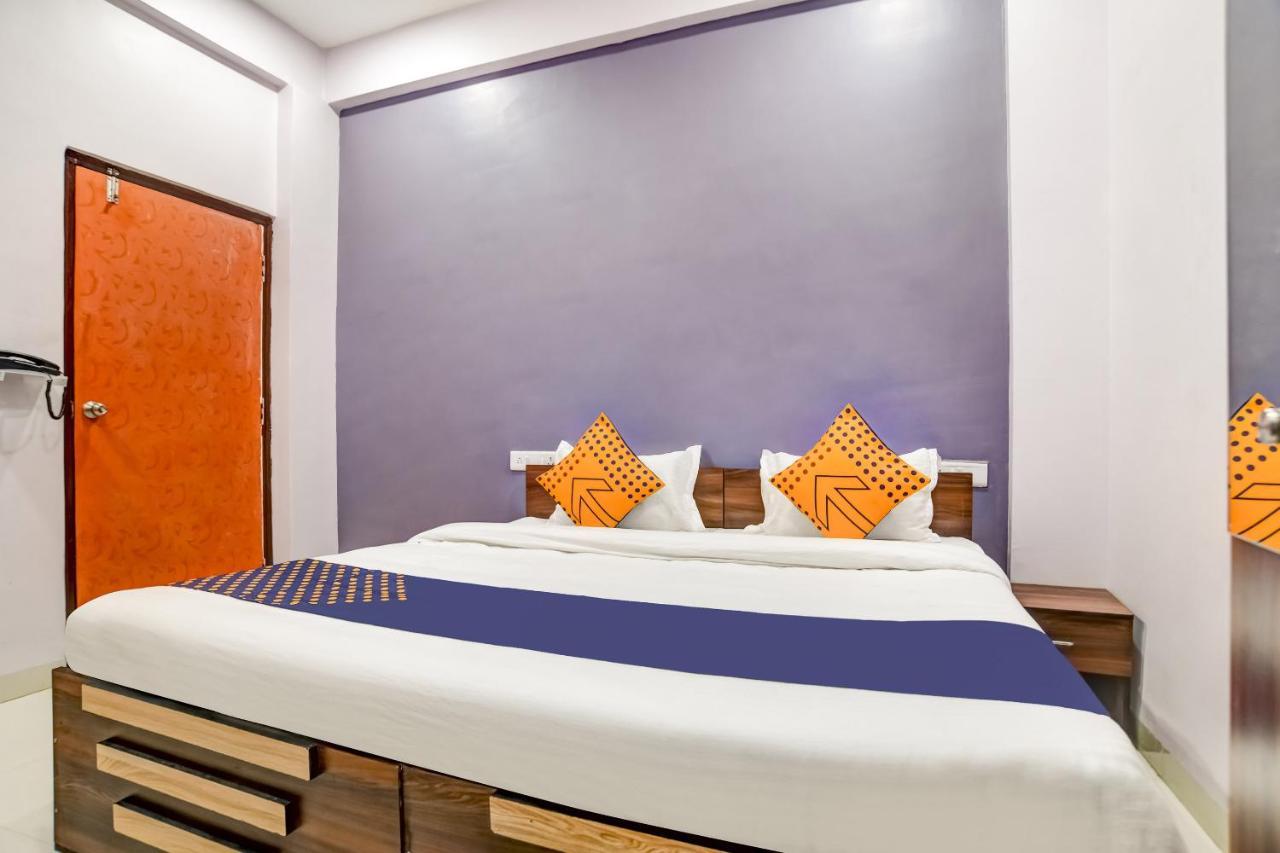 Spot On 76764 Hotel Lux Ιντόρ Εξωτερικό φωτογραφία