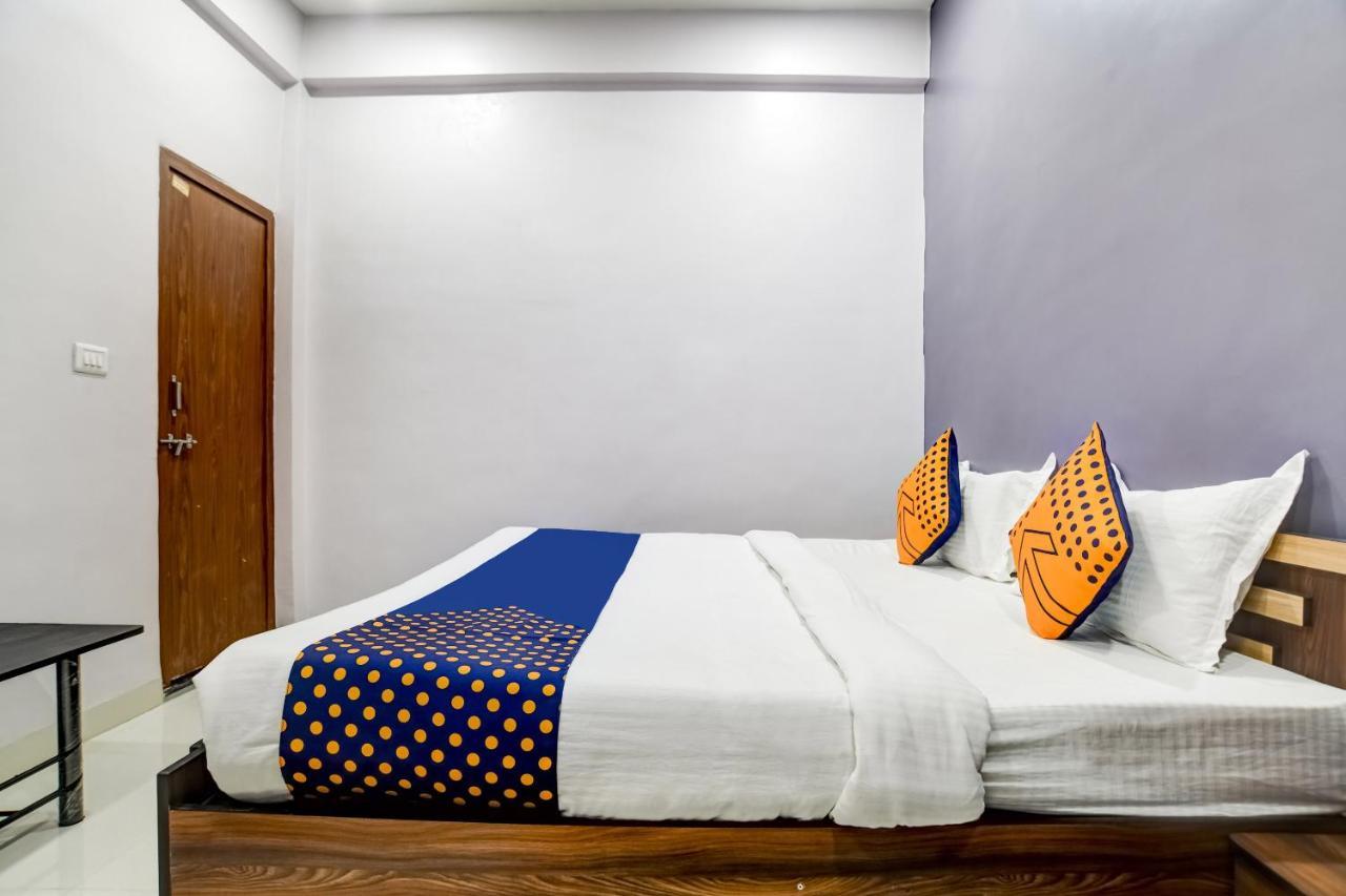 Spot On 76764 Hotel Lux Ιντόρ Εξωτερικό φωτογραφία