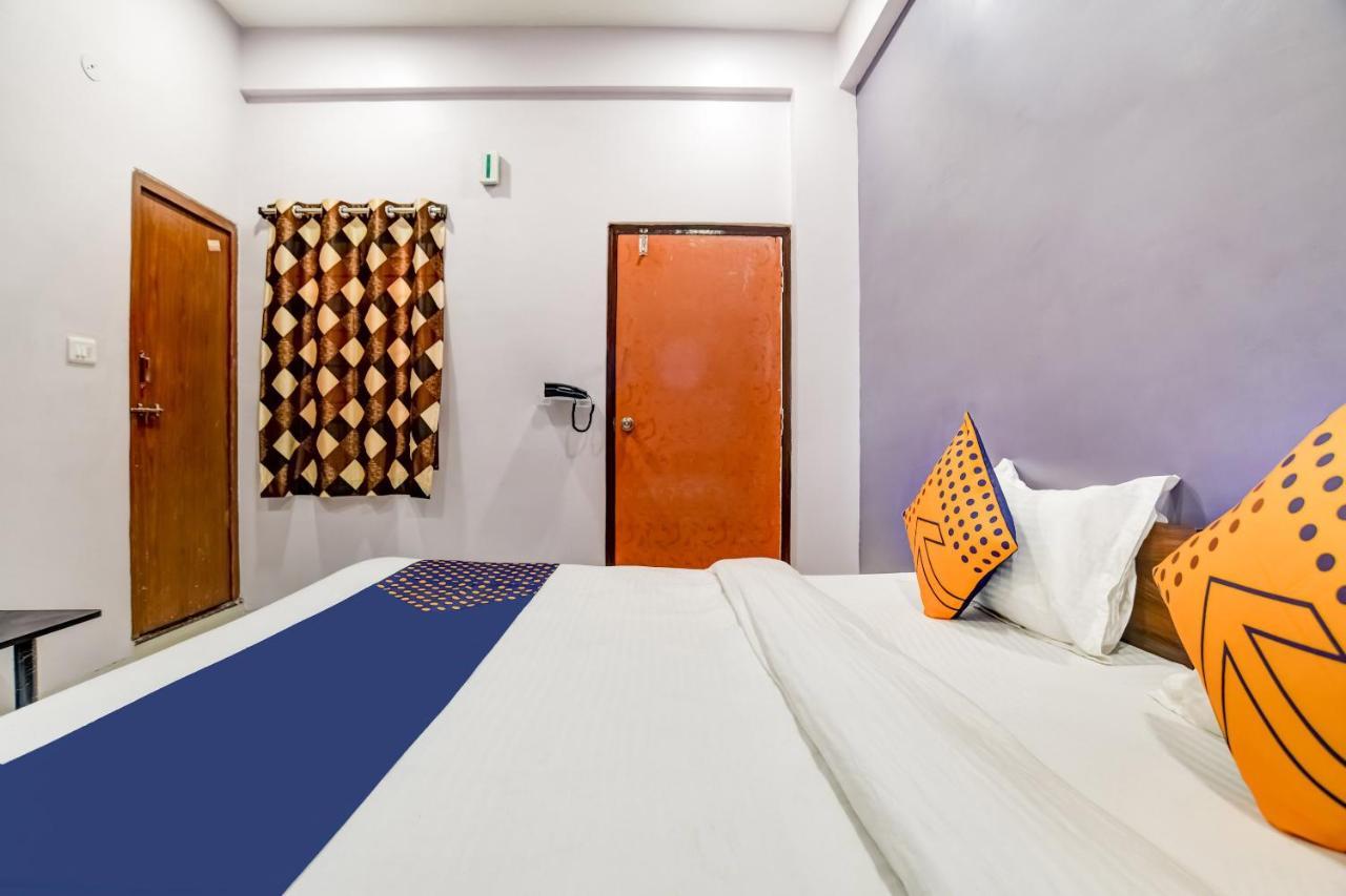 Spot On 76764 Hotel Lux Ιντόρ Εξωτερικό φωτογραφία