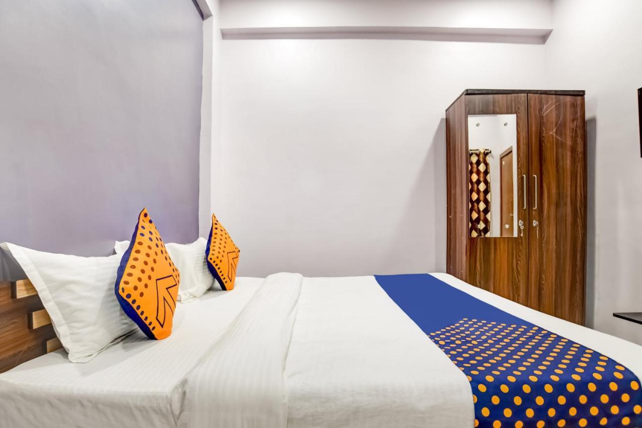 Spot On 76764 Hotel Lux Ιντόρ Εξωτερικό φωτογραφία