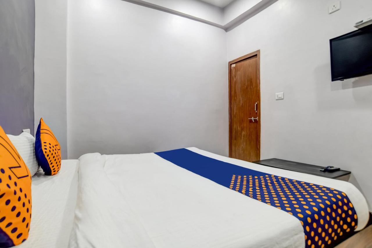 Spot On 76764 Hotel Lux Ιντόρ Εξωτερικό φωτογραφία