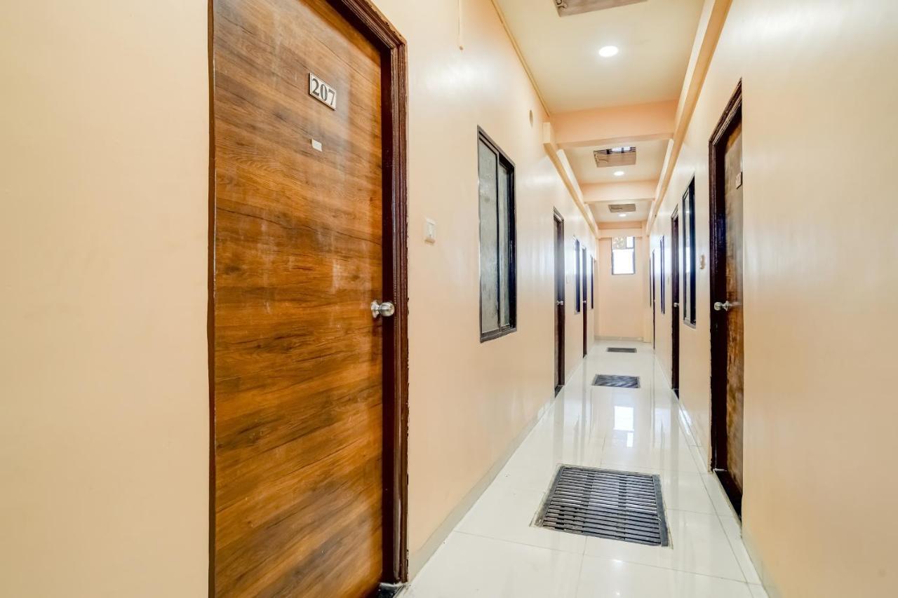 Spot On 76764 Hotel Lux Ιντόρ Εξωτερικό φωτογραφία