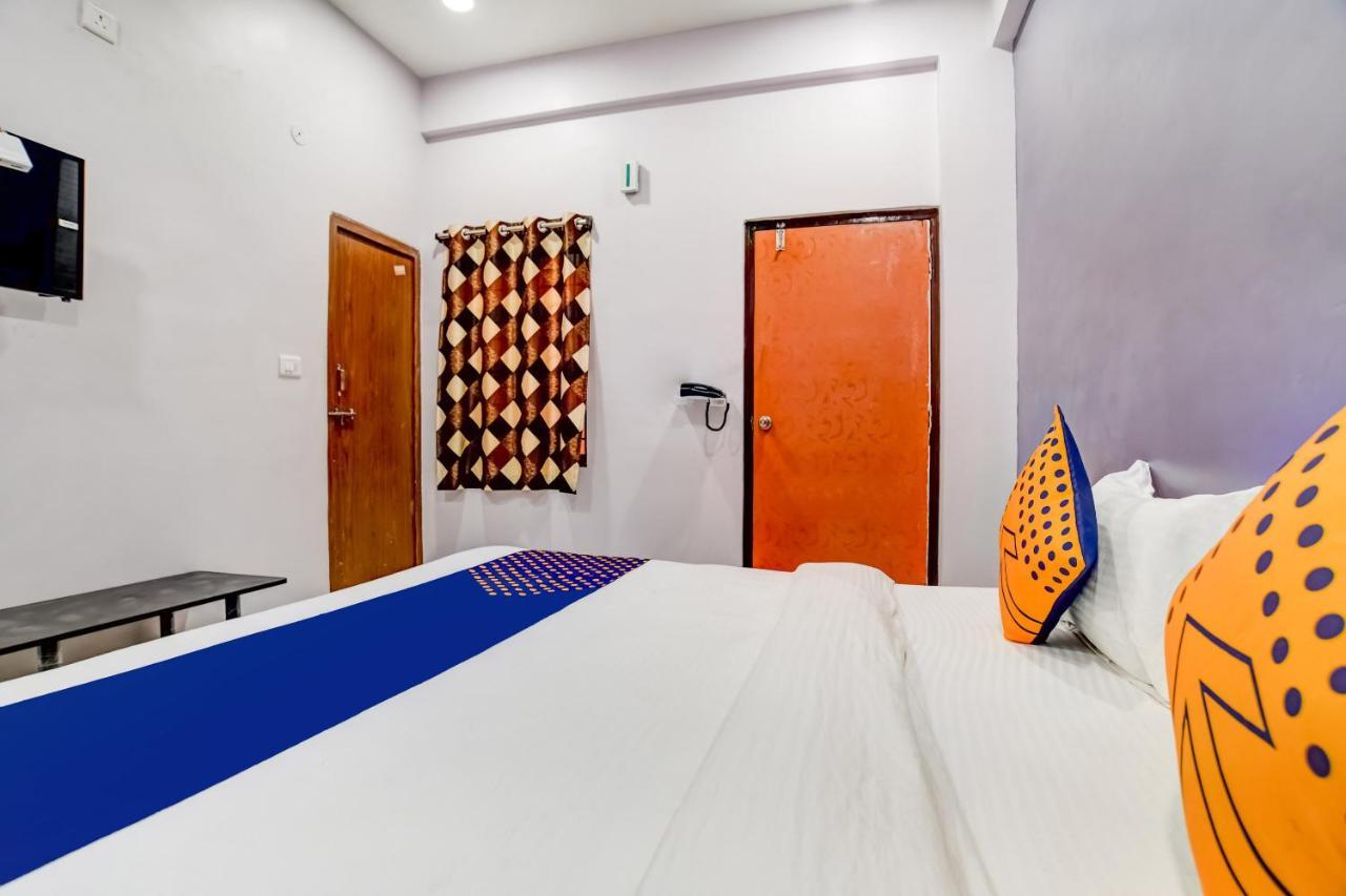Spot On 76764 Hotel Lux Ιντόρ Εξωτερικό φωτογραφία